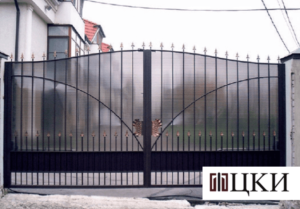 Металлические ворота для дачи «Поликарбонат» фото